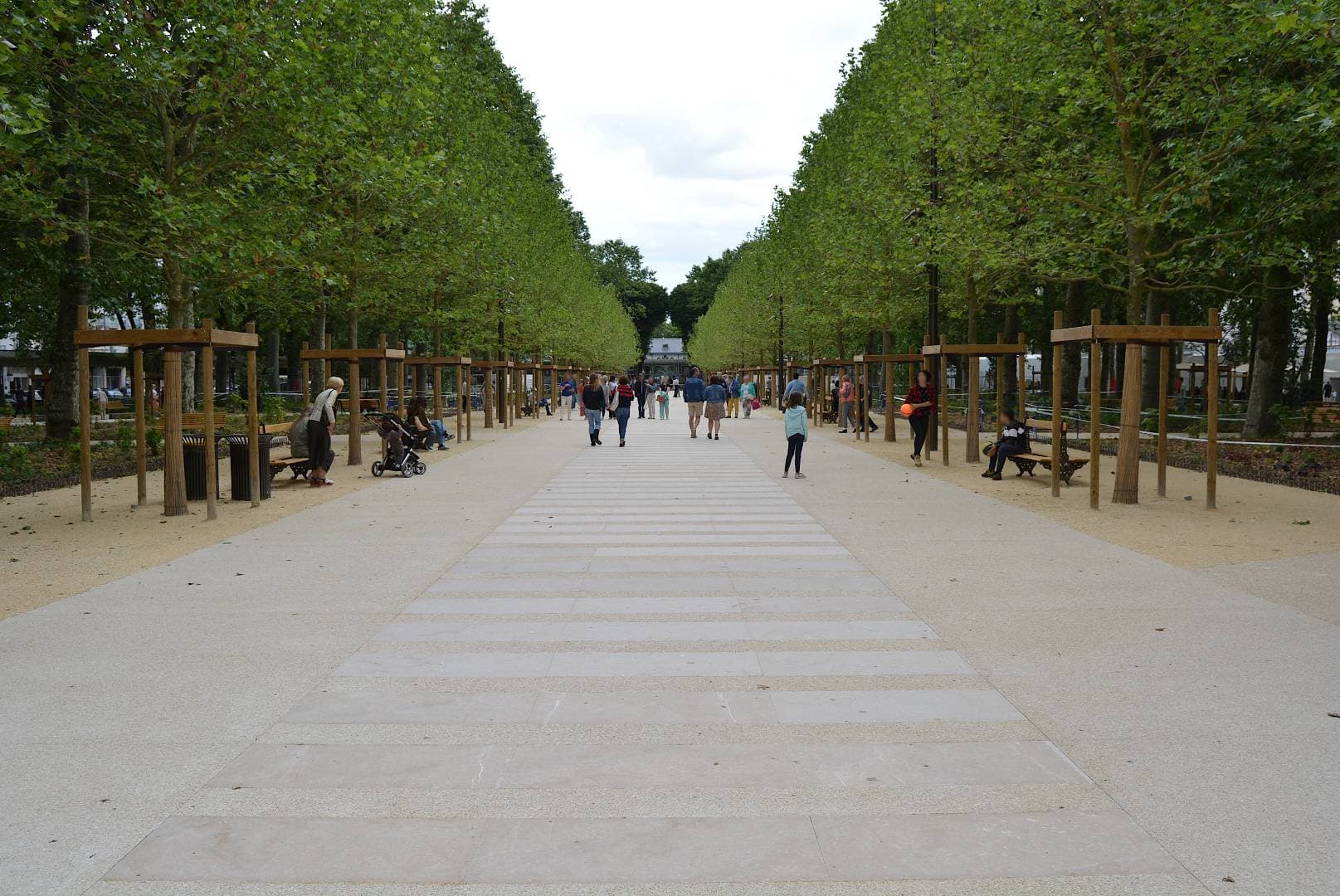 Allée centrale du parc des Sources à Vichy