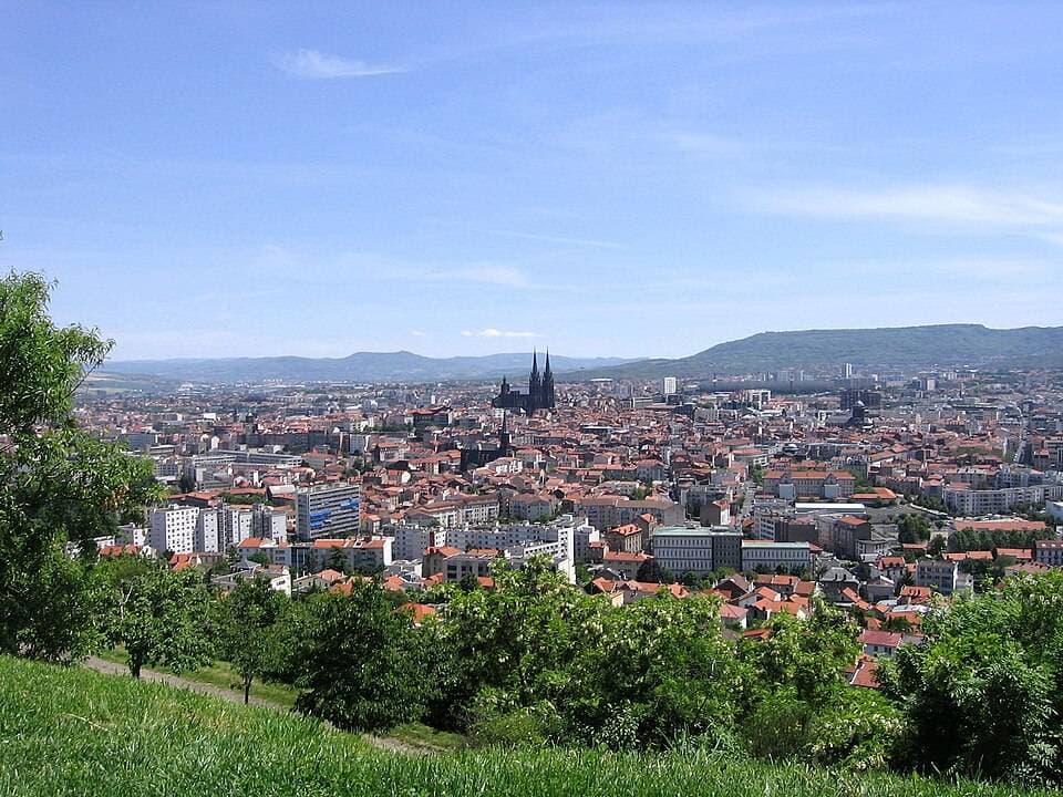 Clermont-Ferrand vu du parc Montjuzet