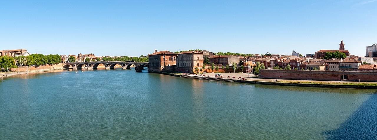 Panorama de Toulouse depuis le pont Saint-Pierre