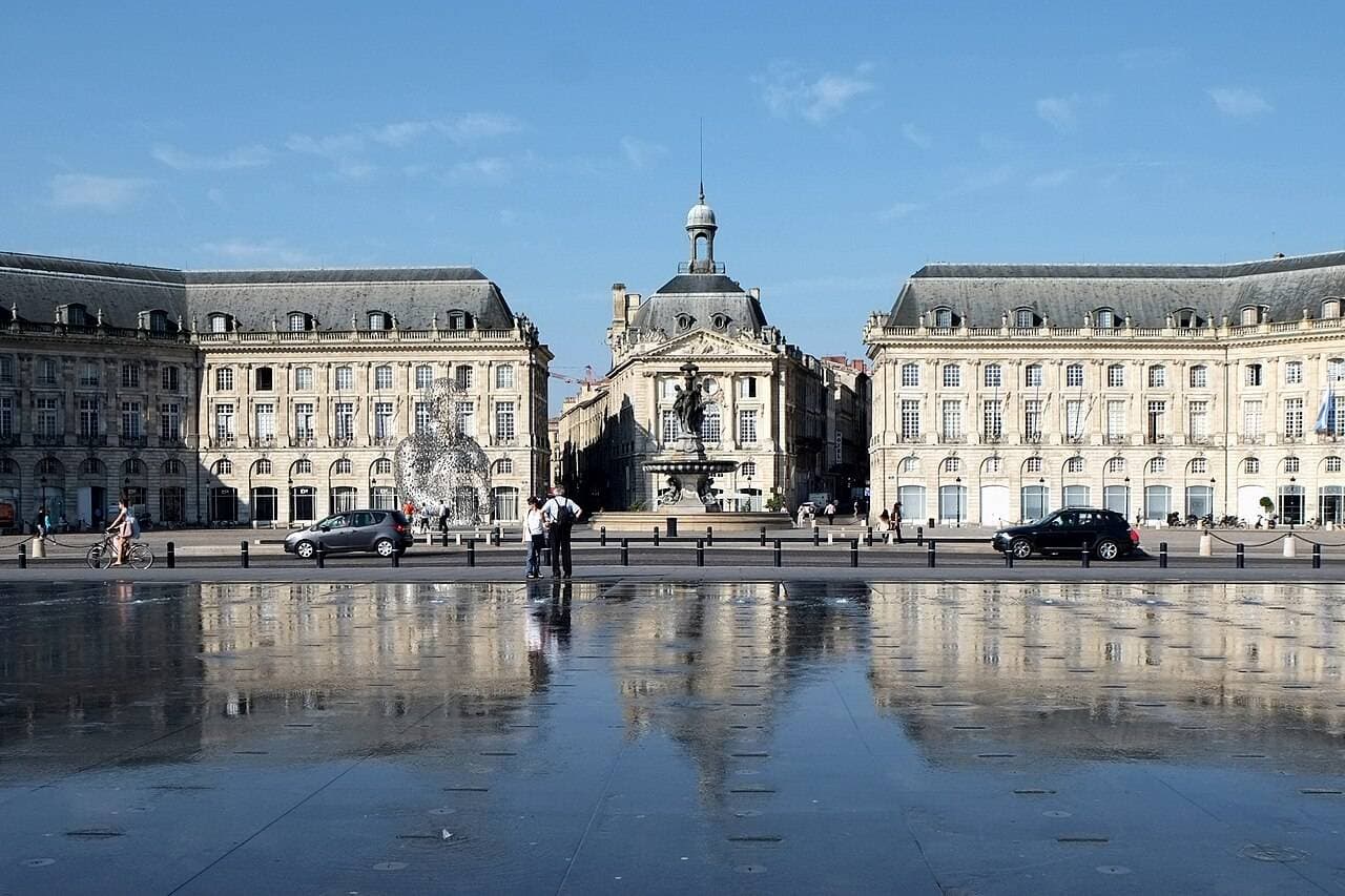 Idée de sortie incontournable pour enfants à Bordeaux - Miroir d'eau