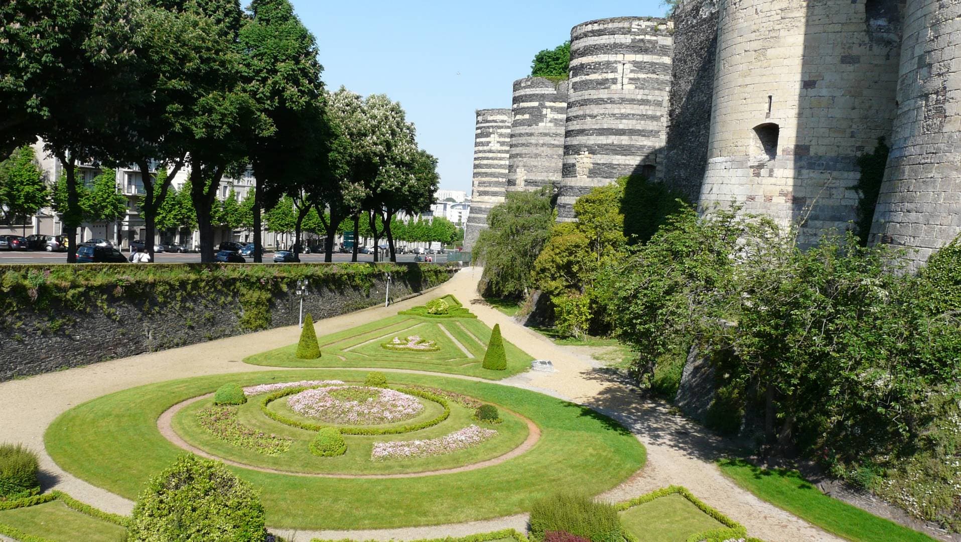 Idée de sortie incontournable pour enfants à Angers - jardin du château