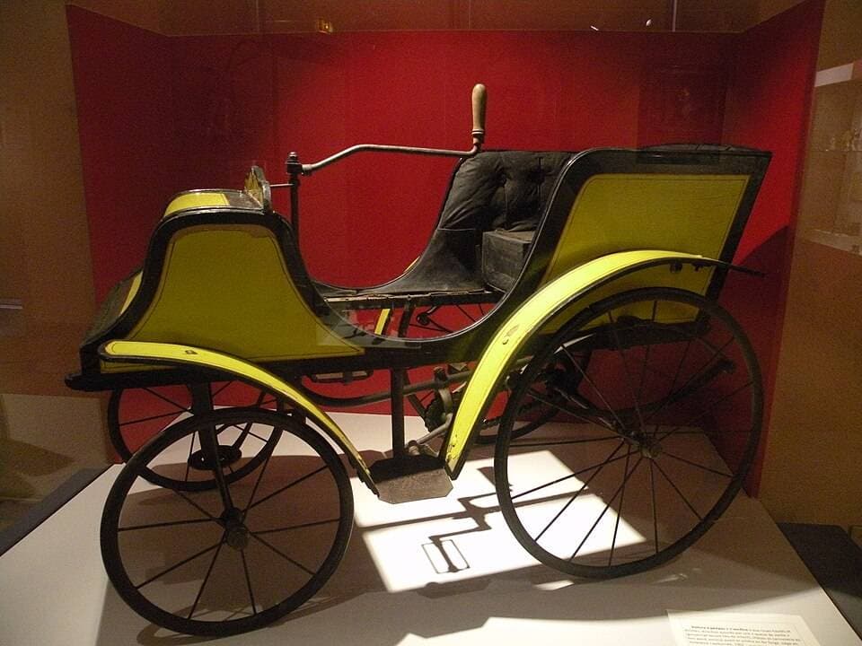 Voiture à pédale au Musée du jouet de Poissy