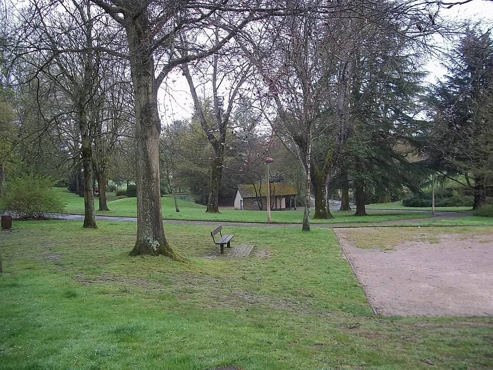Parc Banjan : grand parc ombragé pour jouer en famille – sortie enfant à Le Mans