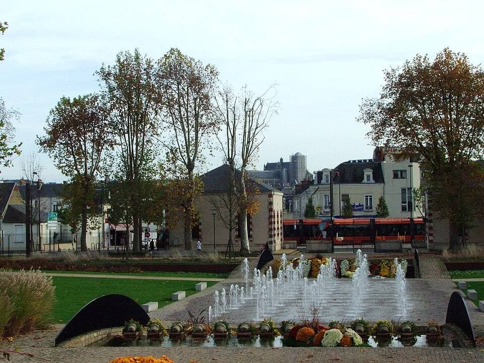 Parc Théodore-Monod : jets d’eau et pause fraîcheur en famille – sortie enfant à Le Mans