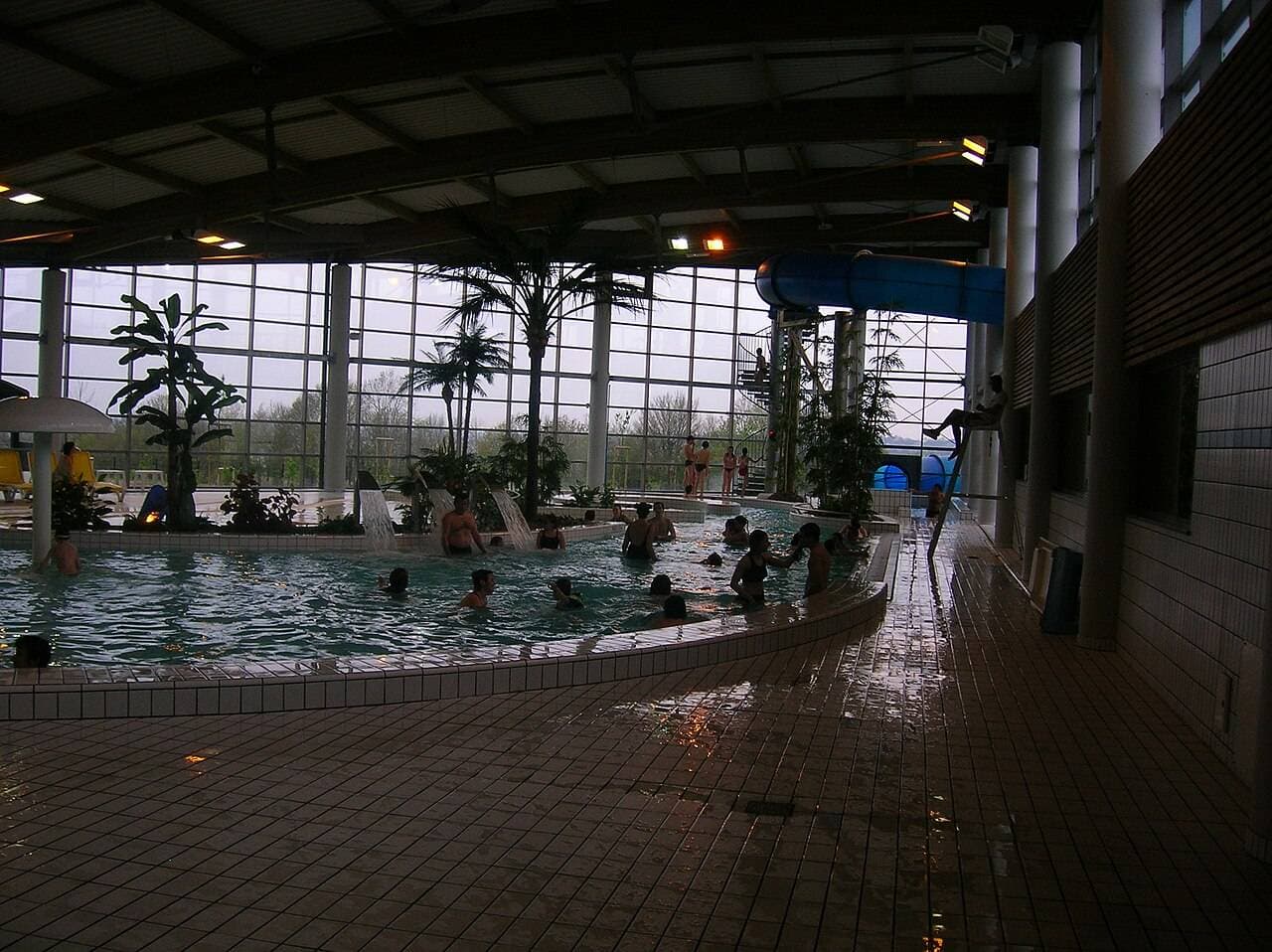 Centre aquatique Saint-Lô Agglo : piscine ludique avec toboggan géant – sortie enfant à Saint-Lô