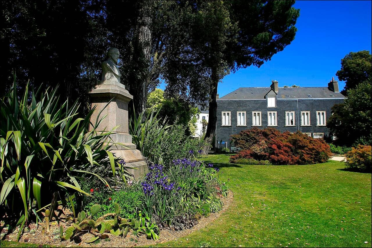 Parc Emmanuel Liais : jardin tropical et jeux enfants en plein centre – Parcs & jardins pour enfants à Cherbourg-En-Cotentin