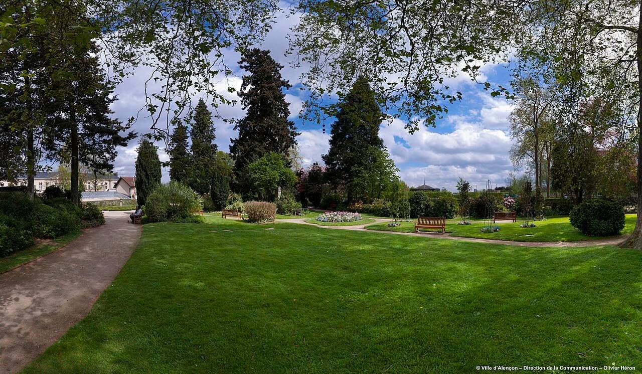 Parc des Promenades : grand parc familial avec animaux et jeux – sortie enfant à Alençon