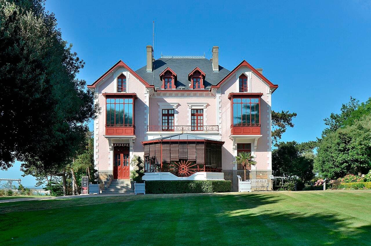 Musée Christian Dior : villa, mode et jardin face à la mer à Granville - Musées & visites