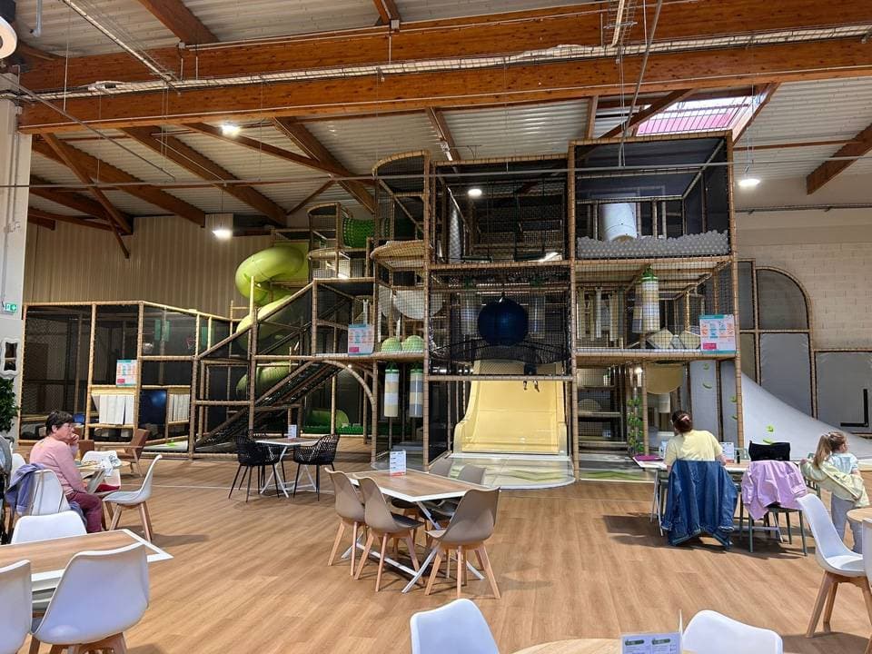 Tino Land : Parc de jeux couvert géant pour enfants et anniversaires fun à Ponts - Loisirs & activités éducatives