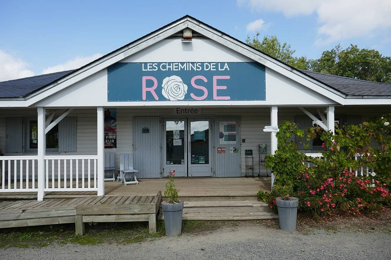 Les Chemins de la Rose : Balade féerique parmi 13 000 roses – sortie enfant à Doué-En-Anjou