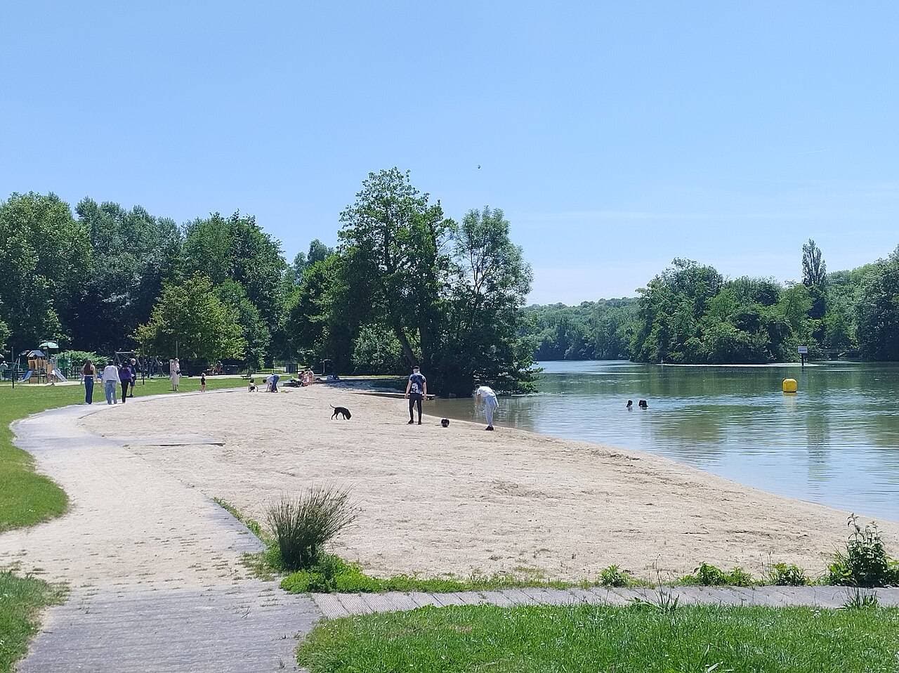 Plage de Meaux : baignade et jeux au bord de la Marne – sortie enfant à Meaux