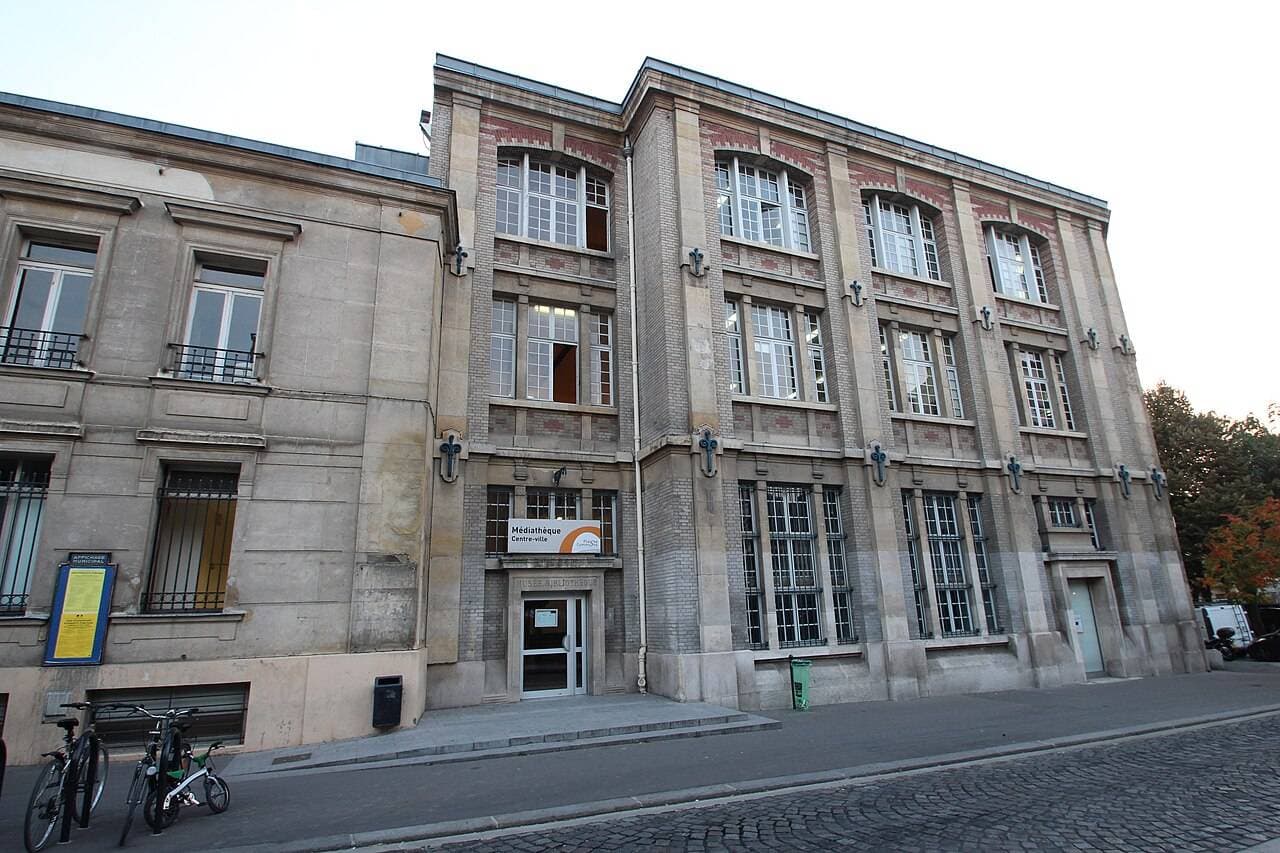 Médiathèque Centre-ville : collections, musique et espace jeunesse – sortie enfant à Saint-Denis