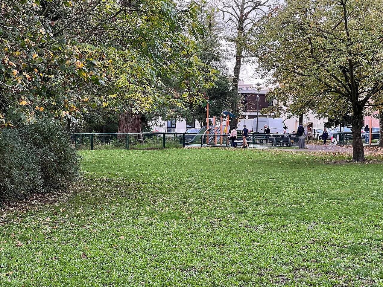 Parc Yves Carric : jeux et espace vert au cœur de la ville – sortie enfant à Le Plessis-Bouchard
