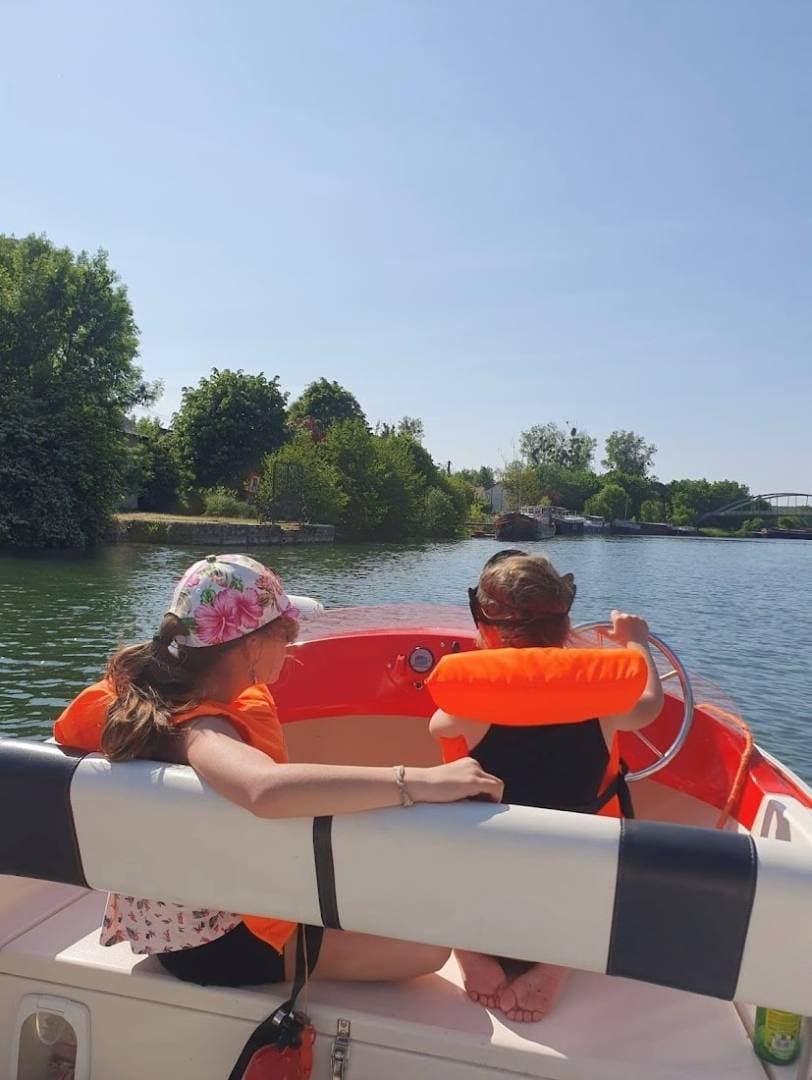 Ambiance Seine : balade en bateau électrique sur la Seine à Thomery - Loisirs & activités éducatives