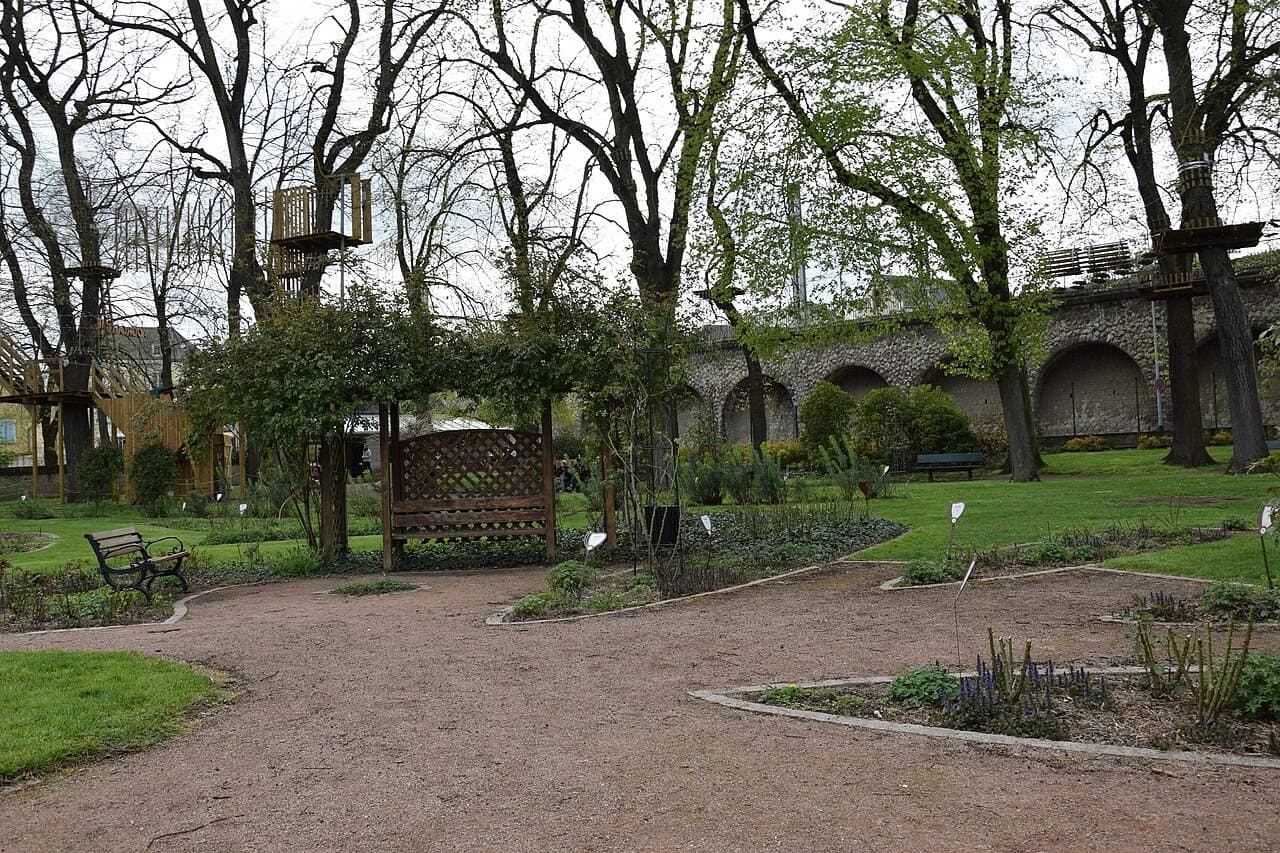 Parc André-Gagnon : jeux, roseraie et accrobranche à Chartres - Parcs & jardins