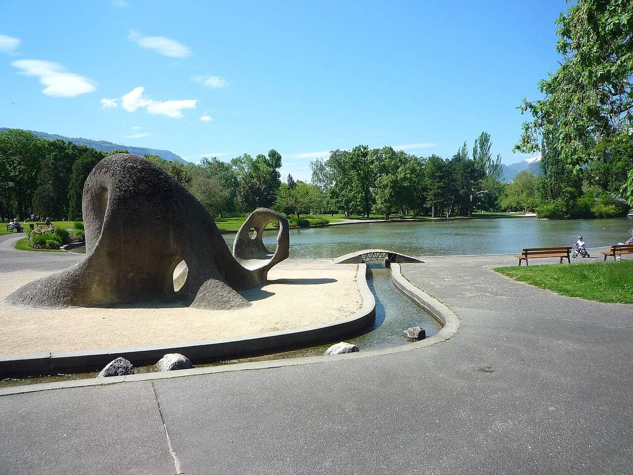 Parc des Champs-Élysées (Bachelard) : grand parc familial avec petit train à Grenoble - Parcs & jardins