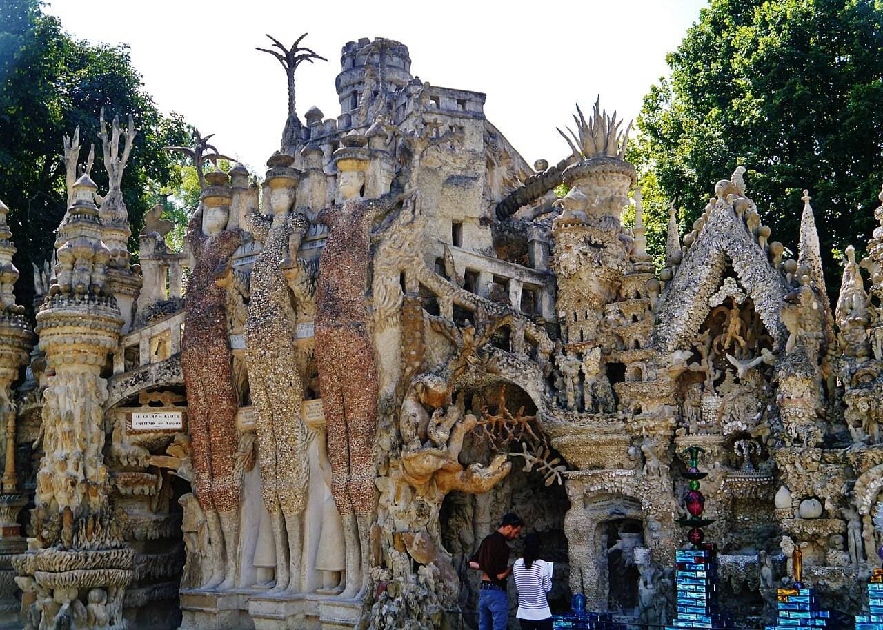 Palais Idéal du Facteur Cheval : chef-d’œuvre d'art naïf et visite ludique à Hauterives - Musées & visites