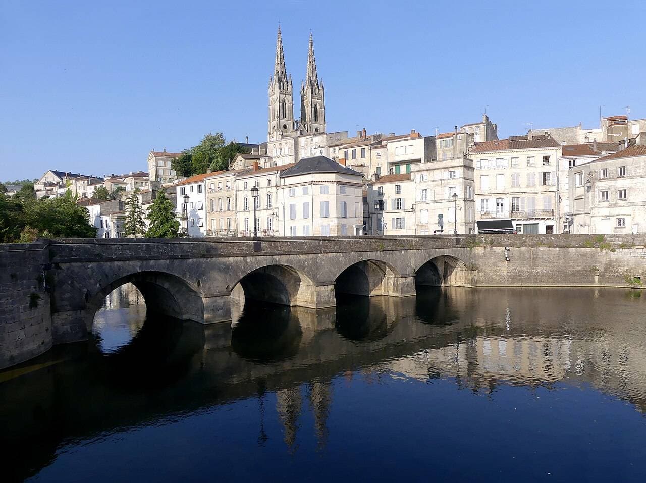 La_Sèvre-Niortaise_à_Niort_en_soirée