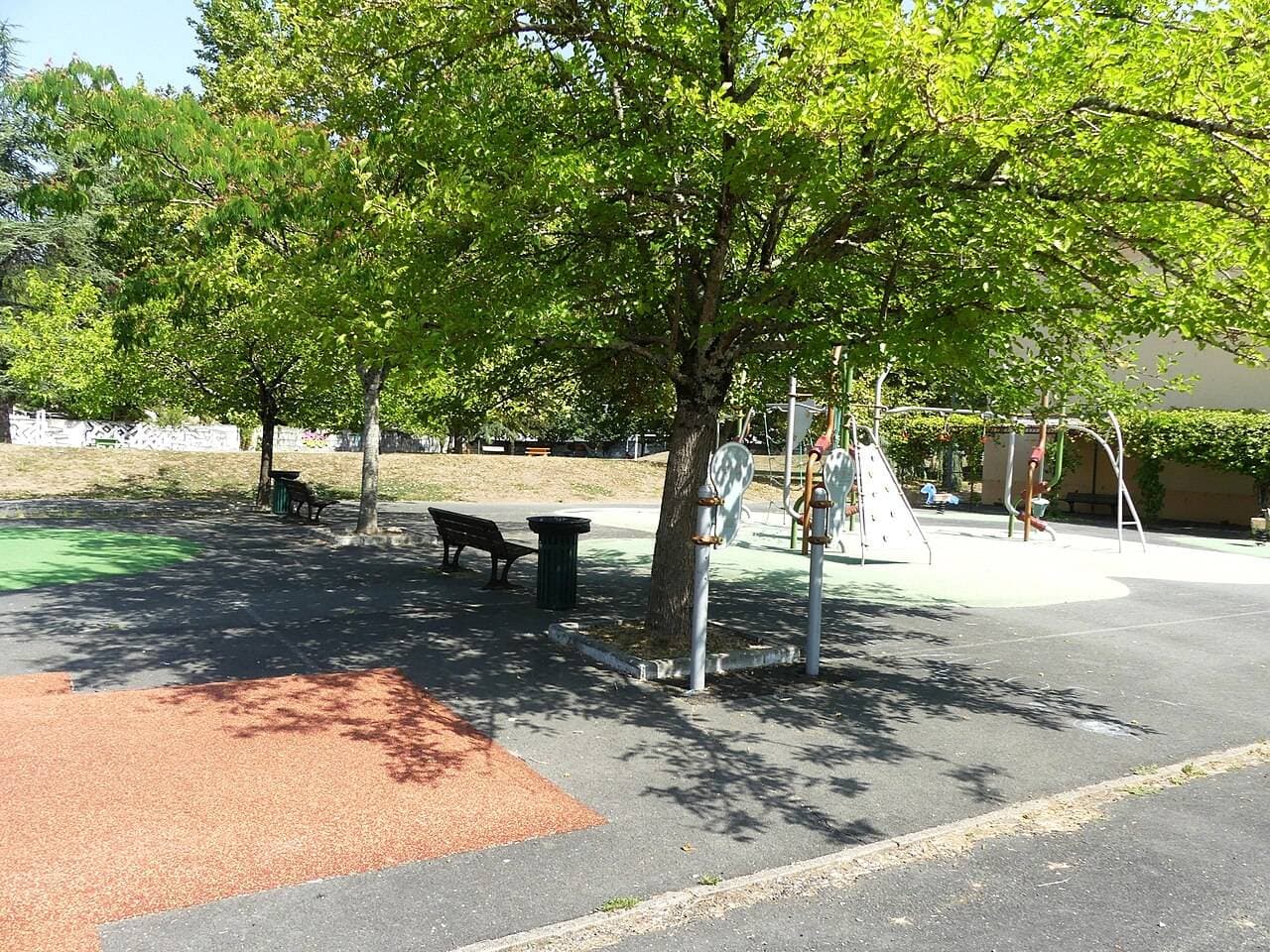 Jardin de la Source : aire de jeux et parc familial à Périgueux - Parcs & jardins