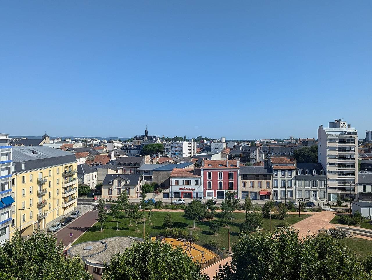 Vue de la place au bois, Tarbes, depuis l'immeuble de la CPAM