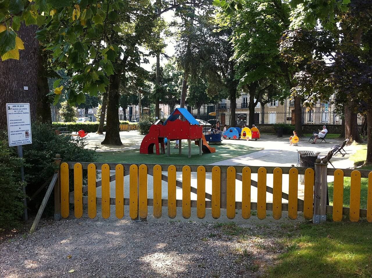 Jardin Ortholan : jardin fermé et aire de jeux